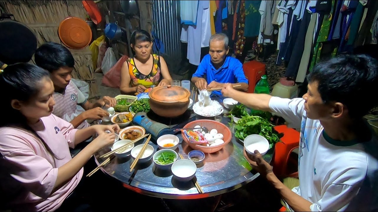 Lẩu hột vịt lộn bữa ăn chiều miền tây || Việt Miền Tây