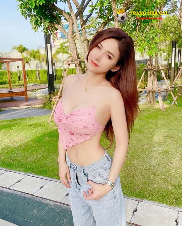 Thân hình chuẩn không cần bàn cãi của hot girl