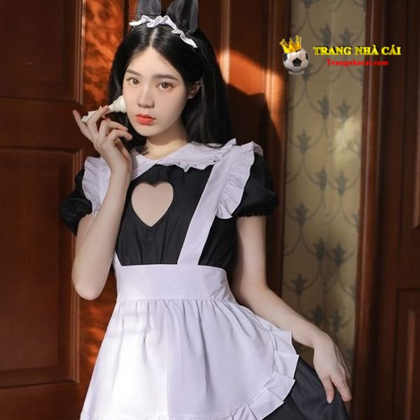 Cosplay hầu gái với nét đẹp trong trẻo