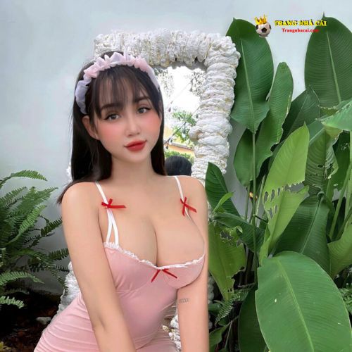 Cô nàng hot girl xinh xắn sở hữu body bốc lửa