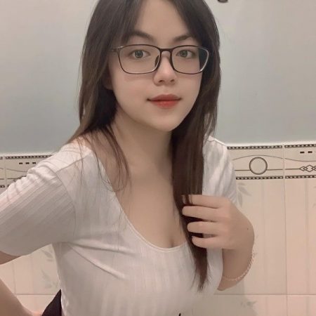 Tổng hợp list ảnh hot girl đeo kính xinh nhất 2023