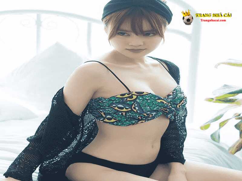 Ninh Dương Lan Ngọc diện bikini nóng bỏng