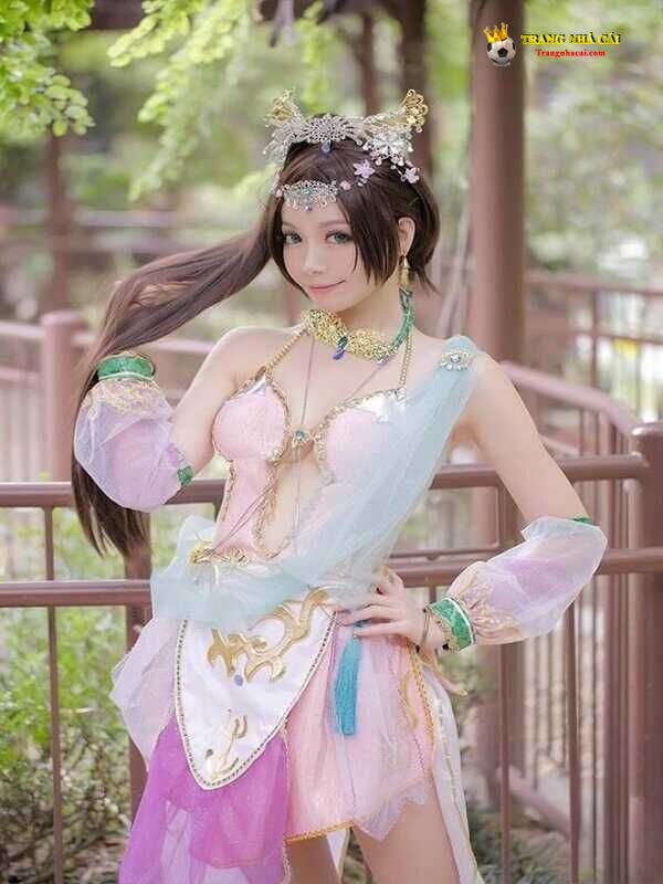 Cô nàng này lại cosplay Điêu Thuyền với vẻ vui tươi, nhí nhảnh