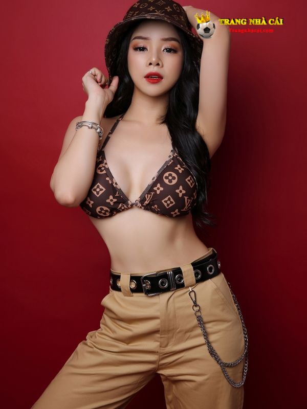 Ngoài đời cô cũng là người theo đuổi phong cách quyến rũ sexy