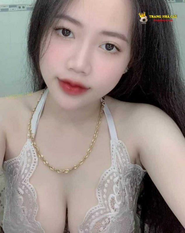 Em gái xinh 2k5 mặc áo Bra mát mẻ 