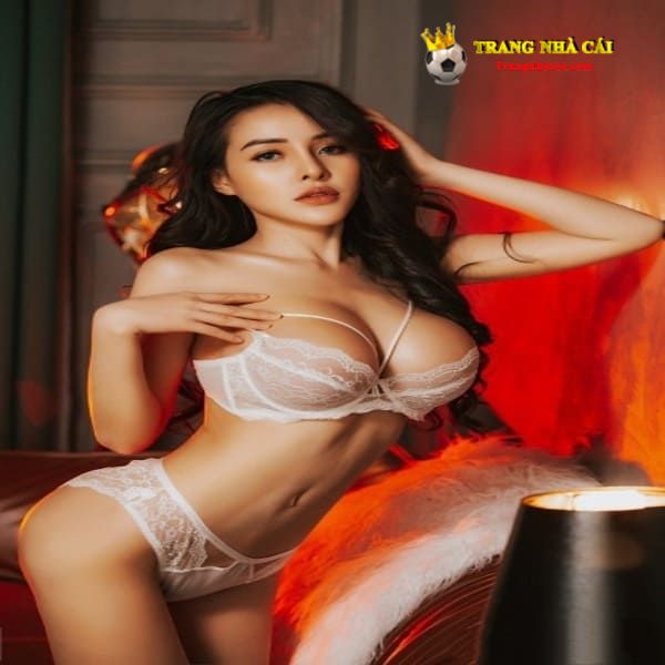 Gái xinh mặc bikini khoe vòng 2 cực thon gọn