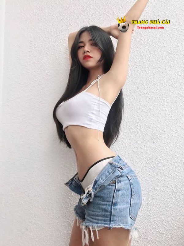 Đường cong hình chữ S của Mai Dora sexy