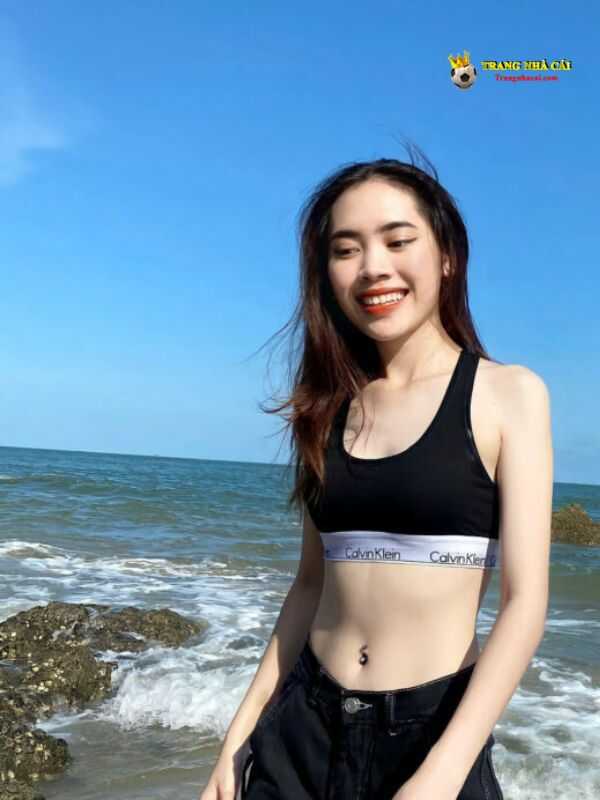 Bộ ảnh Ngọc Matcha mặc Bikini khoẻ khoắn bên bờ biển, chào hè 2023