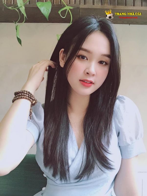 Hot girl Lan Anh 2K1 trẻ trung đáng yêu